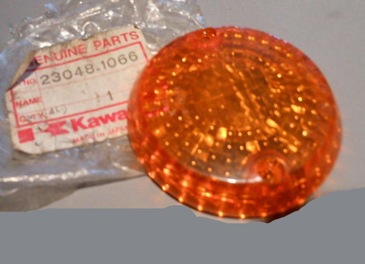 KAWASAKI EL250 EN450 EN500 VN700 VN750 VN800 VN1500 ZL600 ZL900 ZL1000 ZN1100 ZR550 ZR750 ZR1100 Factory Turn Signal Lens 23048-1066