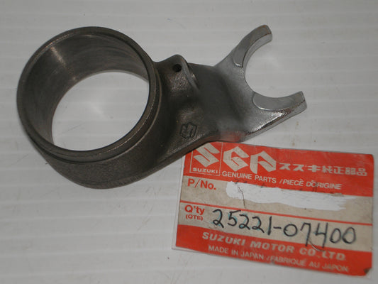 SUZUKI TC120 KT120 Transmission Gear Shift Fork #2 25221-07400