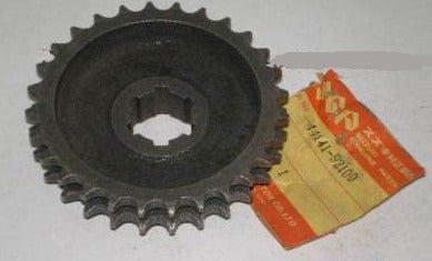 SUZUKI SM40 Chain Case Track Lower Drive Sprocket 28T 44141-92100 / 44141-92101