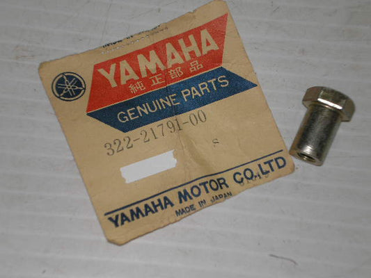 YAMAHA DT2 MX100 MX125 MX175 MX250 MX360 RT2 SC500 Oil Tank Nut 322-21791-00