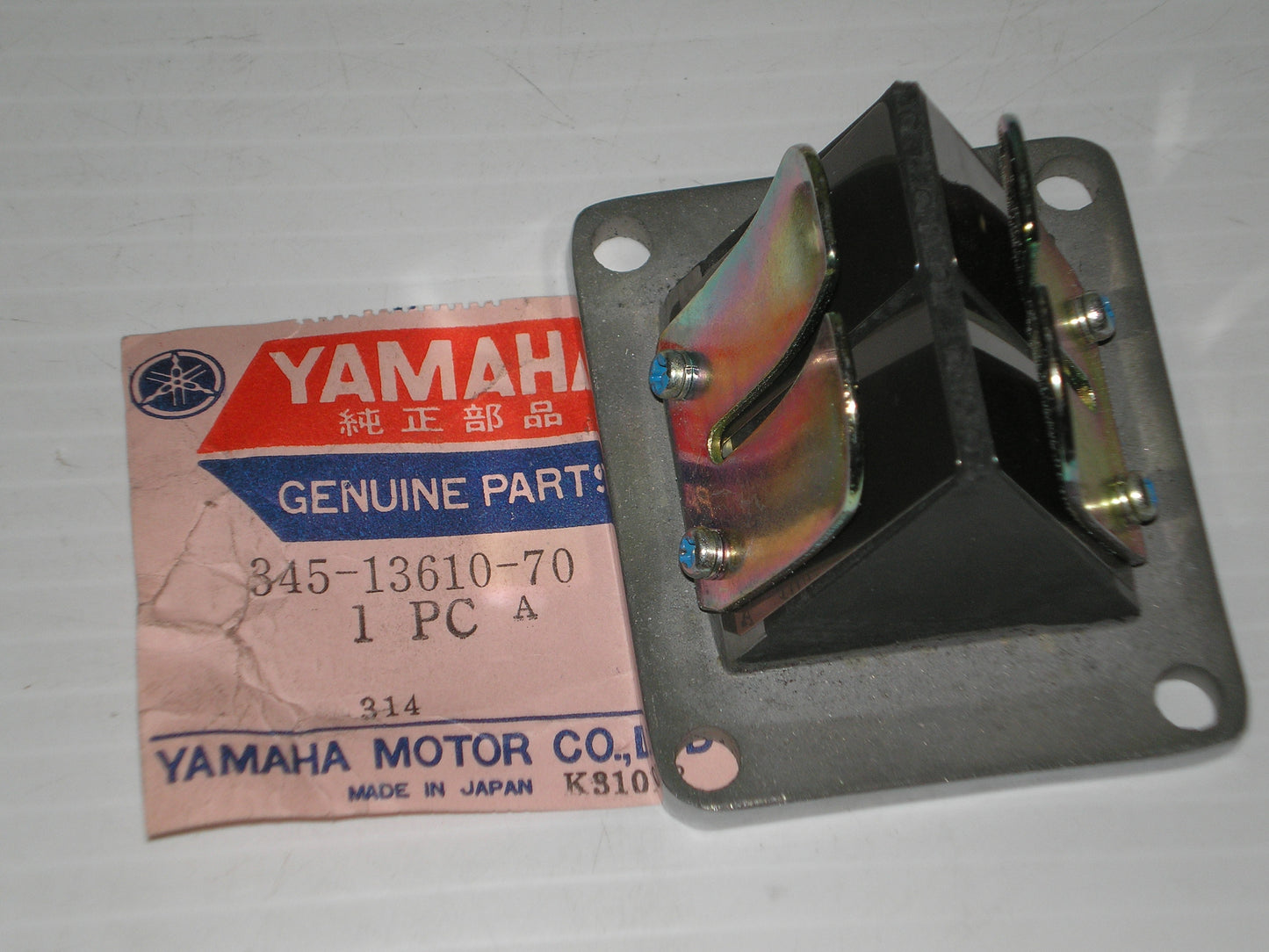 YAMAHA MX TY RD RT DT 100 125 175 250 350  Reed Cage / Valve Assembly 345-13610-70 / 558-13610-00