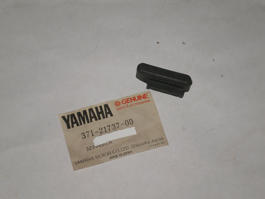 YAMAHA RD200 TX500 XS500 Side Cover Damper 371-21737-00
