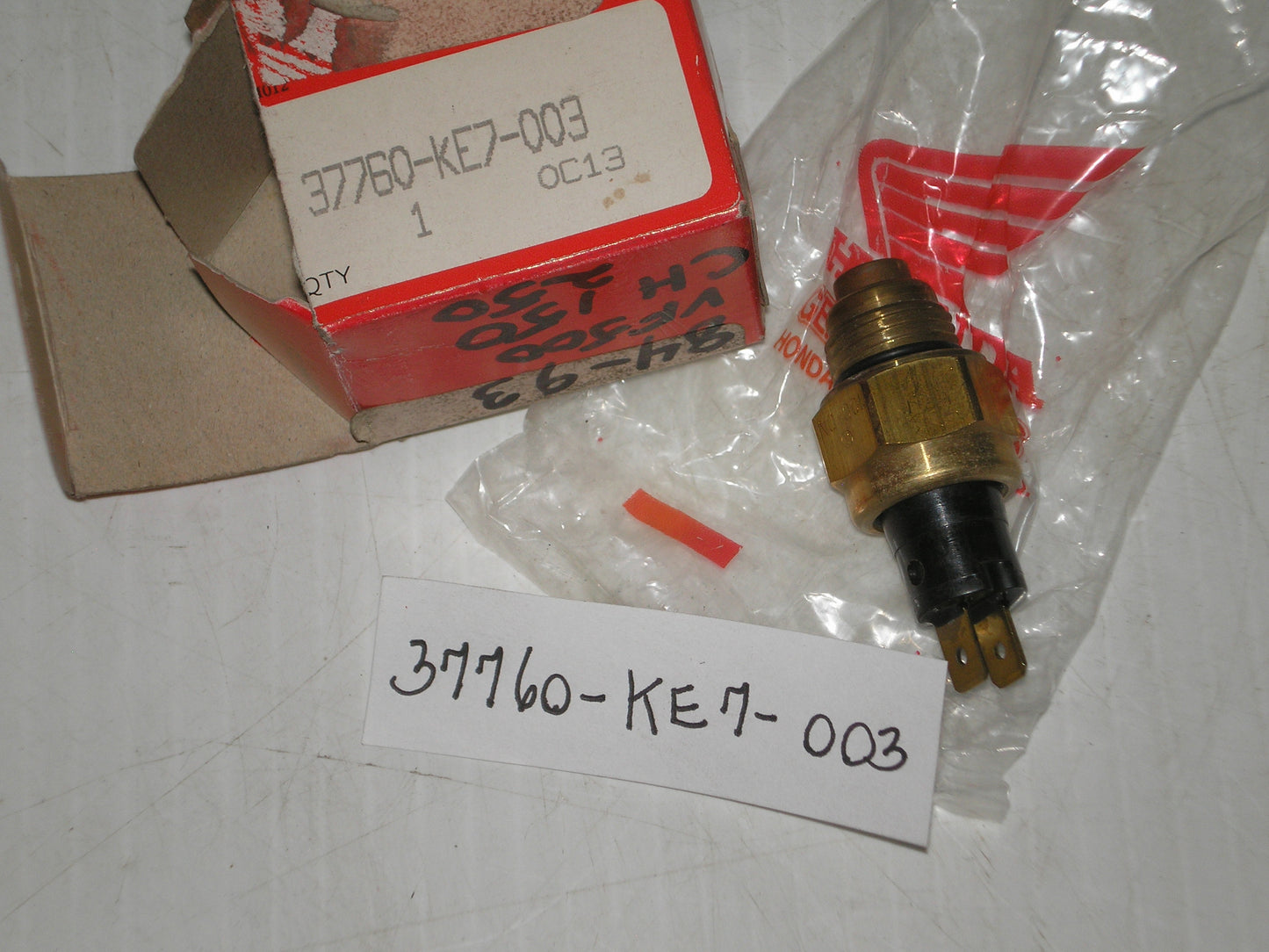 HONDA CH125 CH150 CH250 CN250 VF500 Thermostat Switch 37760-KE7-003 / 37760-KS4-880
