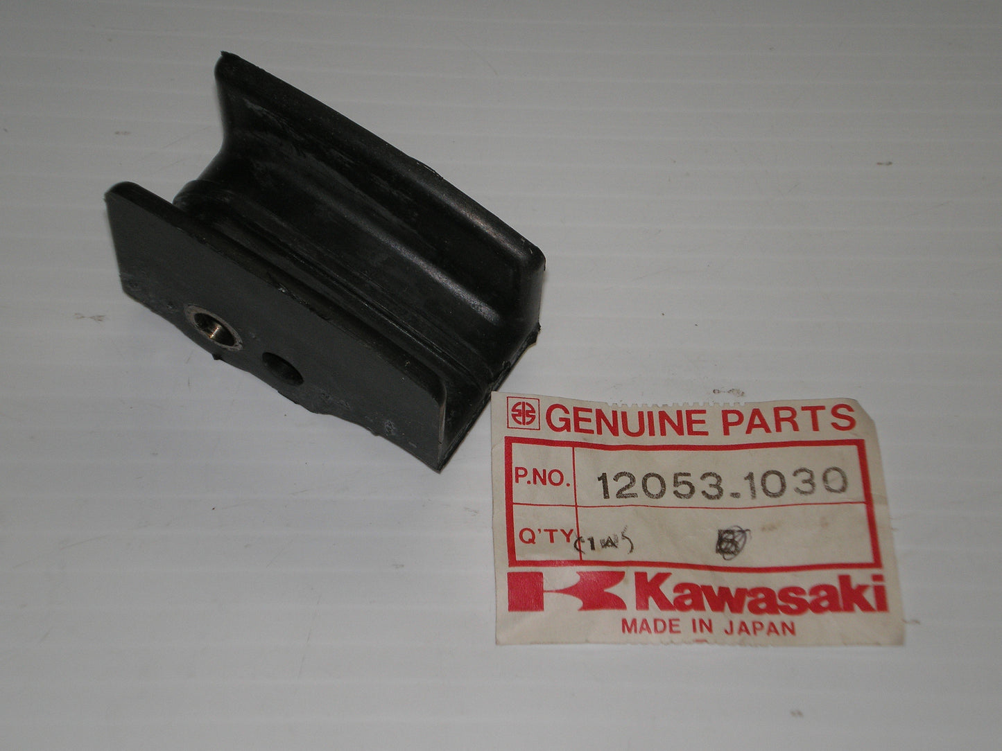 KAWASAKI KDX80 KX80 AHRMA Rear Wheel Drive Chain Guide 12053-1030