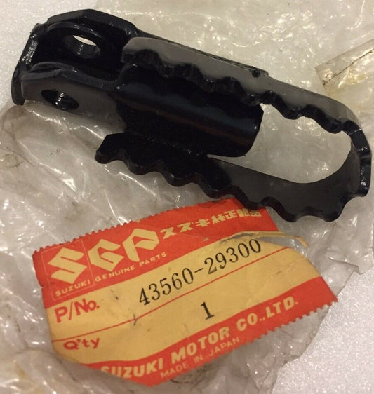 SUZUKI DR370 DS100 DS125 DS185 L/H Driver Footrest  43560-29300