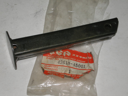 SUZUKI GS550 GS750 GS1000  Rear R/H Footrest Bar 43610-45000 / 43610-45001