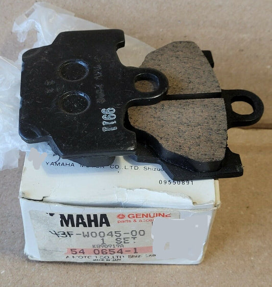 YAMAHA RZ350 XJ650 XJ750 XS400 XT600 XV500 XZ550 Factory Front Brake Pad Set 43F-W0045-01