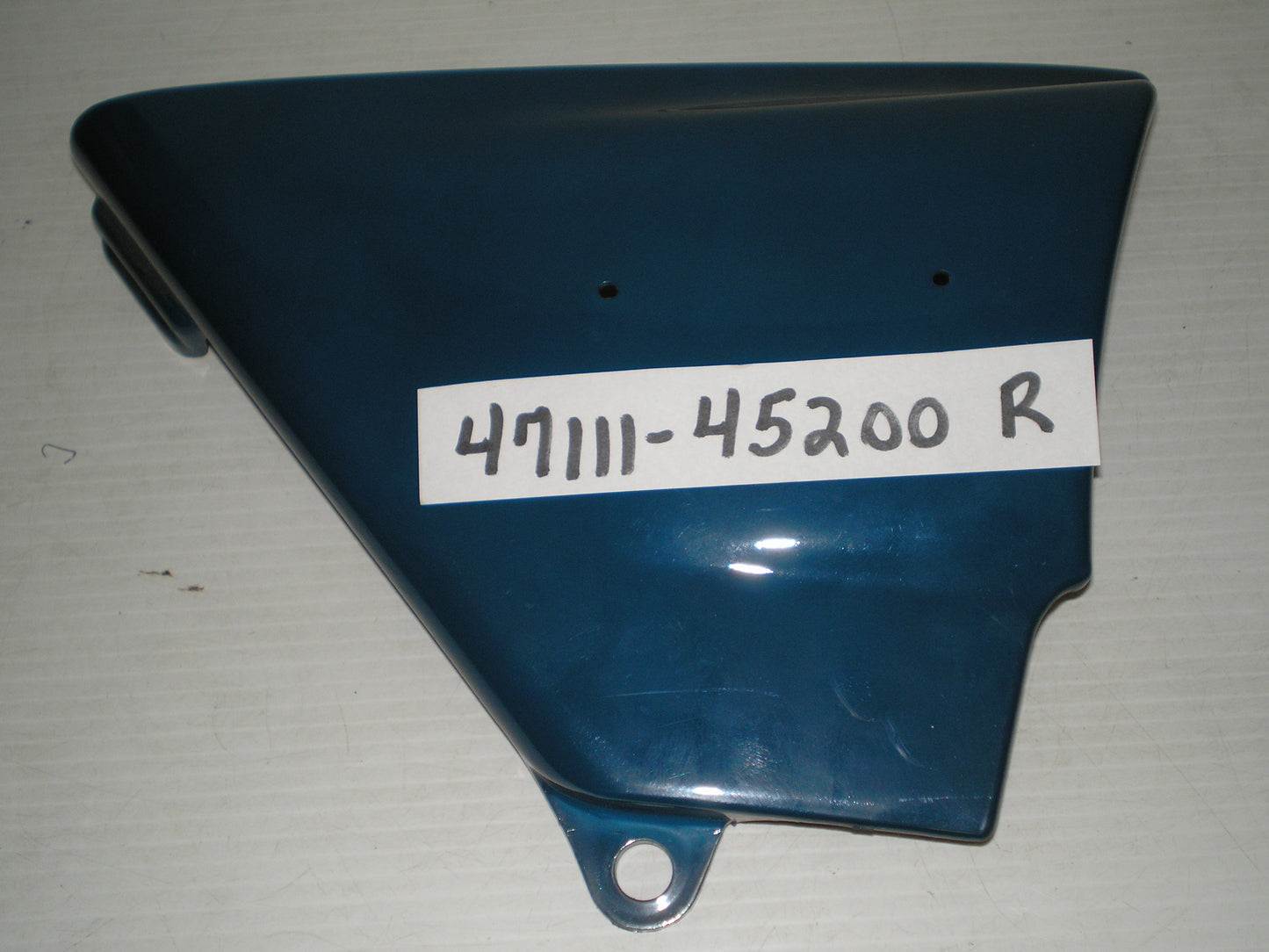 SUZUKI GS750 L 1979 R/H Frame / Side Cover 47111-45200