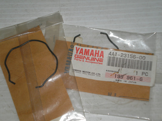 YAMAHA FJ FZ SRX TT TY TZ XJ XT XV XZ YX YZ Fork Seal Retaining Clips Set/2  4A1-23156-00