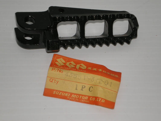 SUZUKI DR PE RM RS SP  R/H Front Footrest 43551-37201 / 43551-37202-019