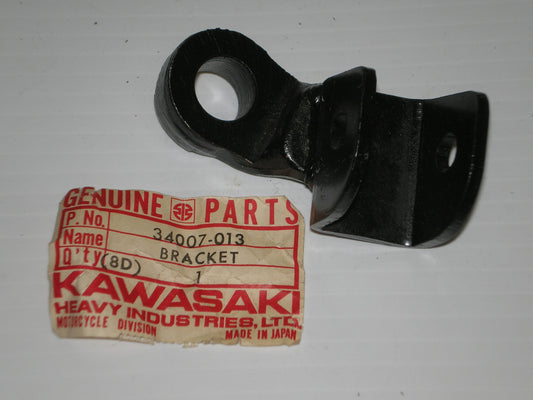 KAWASAKI KD175 KE175 1976-1979 L/H Footrest Bracket 34007-013