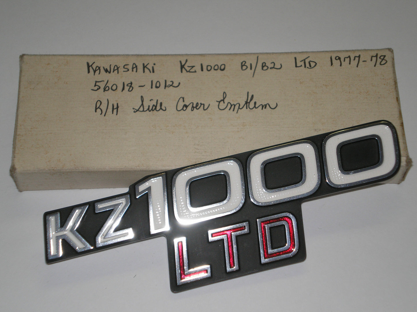 KAWASAKI  KZ1000 LTD Frame / Side Cover Emblem  56018-1012