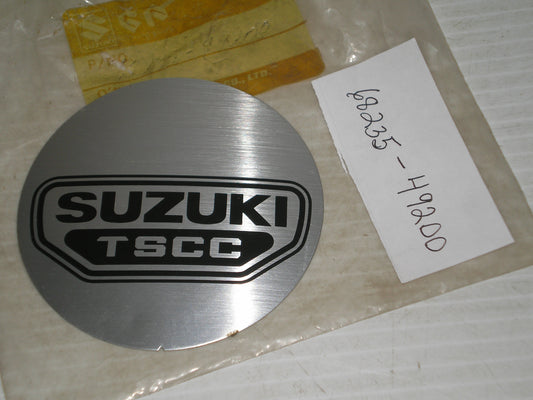 SUZUKI GS250 GS750 X4481T GS1000 GS1100 Crankcase Cover Emblem 68235-49200