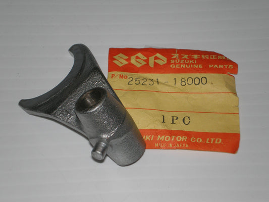 SUZUKI GT250 GT380 TC305 T250 T305 T350 Gear Shifting Fork # 3 25231-18000