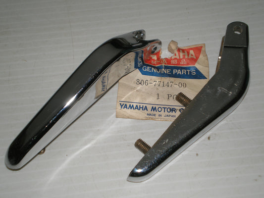 YAMAHA SS SR SW EW GP SL TW 433 643 292 396 338 Hood Hinge 806-77147