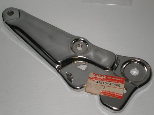 SUZUKI GS750 1980-1981 R/H Footrest & Muffler Bracket 43810-45400