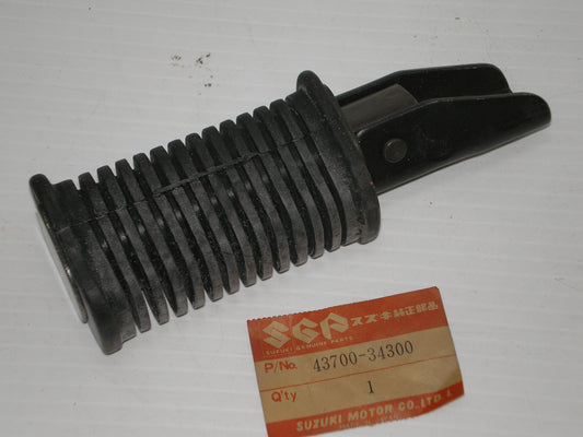 SUZUKI GS550 1982  Rear L/H Footrest Assembly  43700-34300