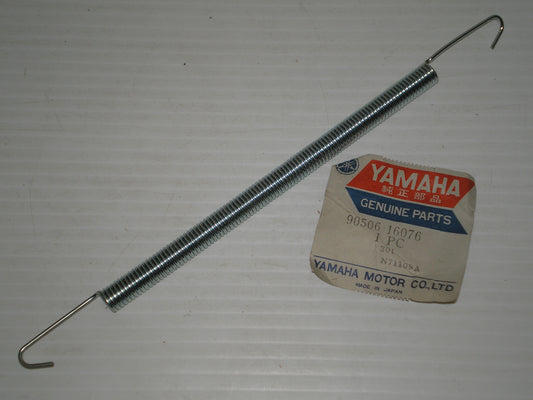 YAMAHA BR250 VX750 VMAX-4 Snowmobile Exhaust Spring 90506-16494 / 90506-16076