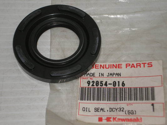 KAWASAKI KH250  KH400 S1 S2 S3  Engine Crankshaft Oil Seal 92054-016