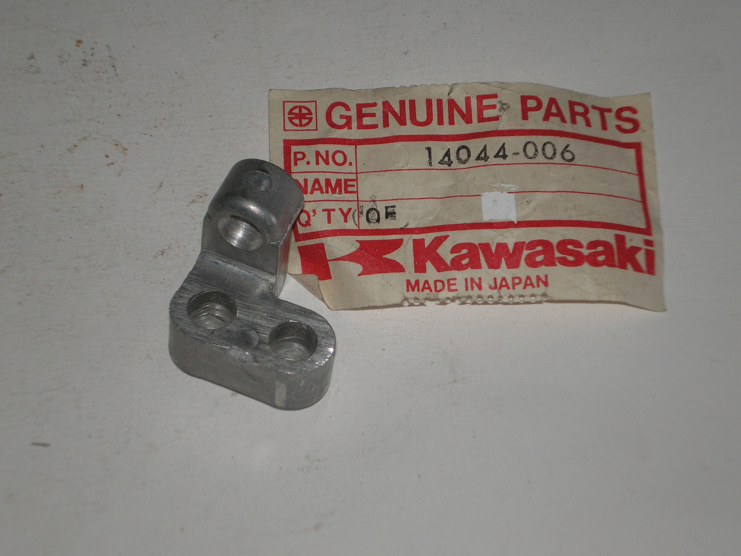 KAWASAKI S1 S2 S3 KH250 KH400 OIL PUMP COVER HOLDER 14044-006