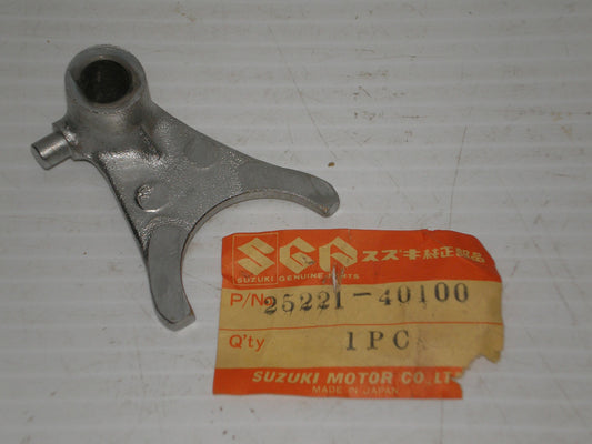 SUZUKI RM370 RM400 1976-1978 AHRMA Gear Shifting Fork No. 2 25221-40100