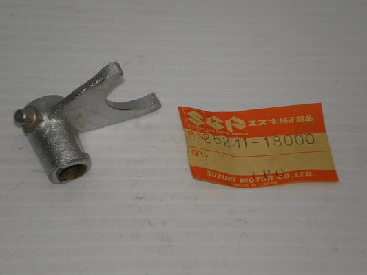 SUZUKI GT250 GT380 T250 T305 T350 TC305 1968-1977 Gear Shift Fork 25241-18000