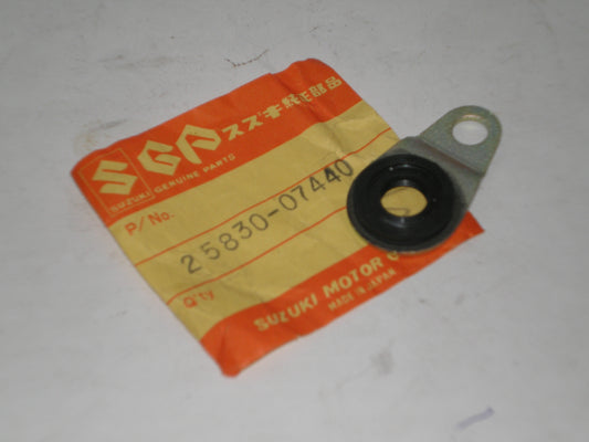 SUZUKI RV125 TC90 TC100 TC120 TC125 Gear Case Reduction Shift Rod Dust Seal 25830-07440