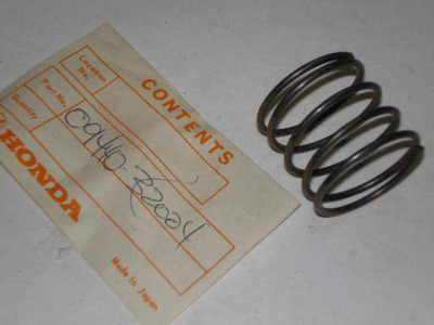 SUZUKI GR650 GS GSX550 GSX750 GSX1150 XN85 Oil Filter Spring 09440-32004