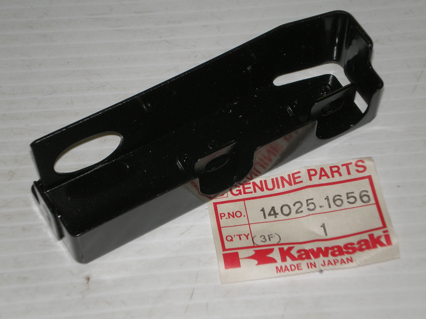 KAWASAKI ZX750  Gpz750 1983-1985 Seat Lock Cover 14025-1656