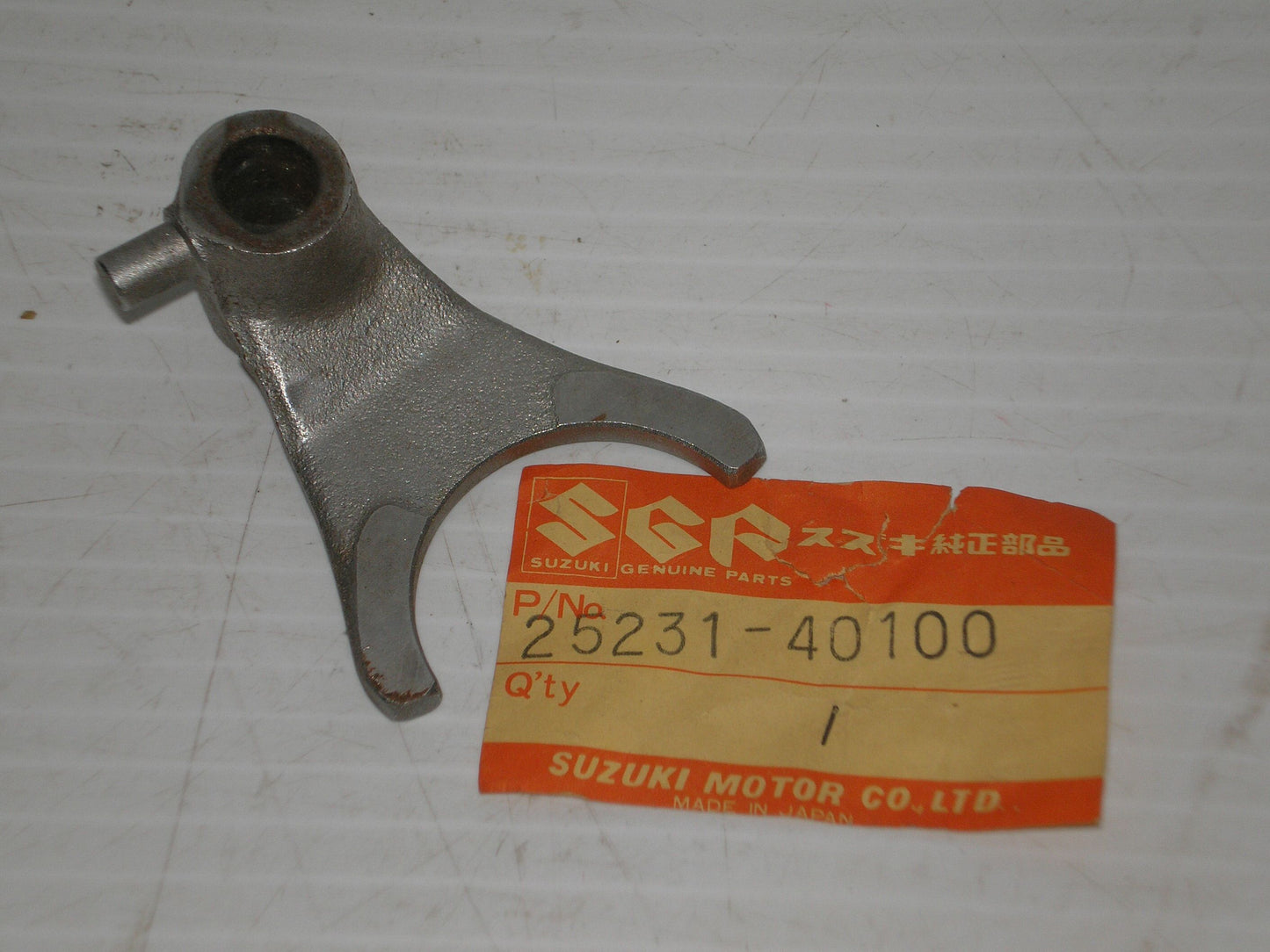 SUZUKI RM370 RM400 1976-1978 AHRMA Gear Shifting Fork #3 25231-40100
