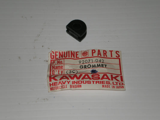 KAWASAKI F5 F6 F7 F8 F9 F11 F12 F81 KD KDX KE Grommet 92071-042