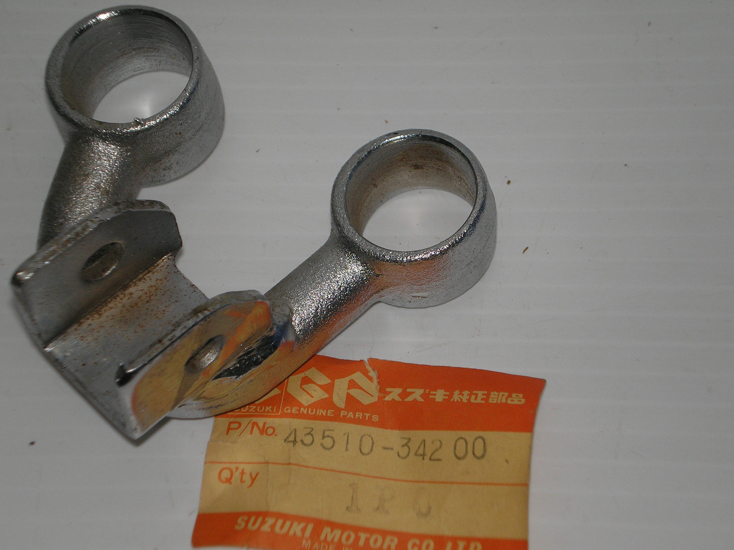 SUZUKI GS650  R/H Front Footrest Bar Holder  43510-34200