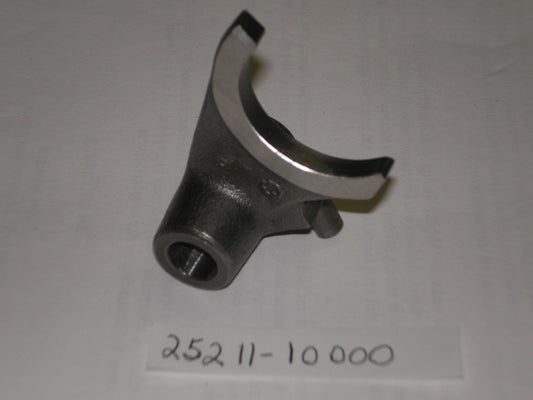 SUZUKI T200 TC200 1967 Second Pinion Shift Fork 25211-10000