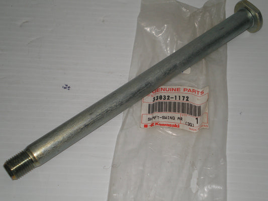 KAWASAKI KX125 KX250 Swing Arm Pivot Shaft 33032-1172 / 33032-1189